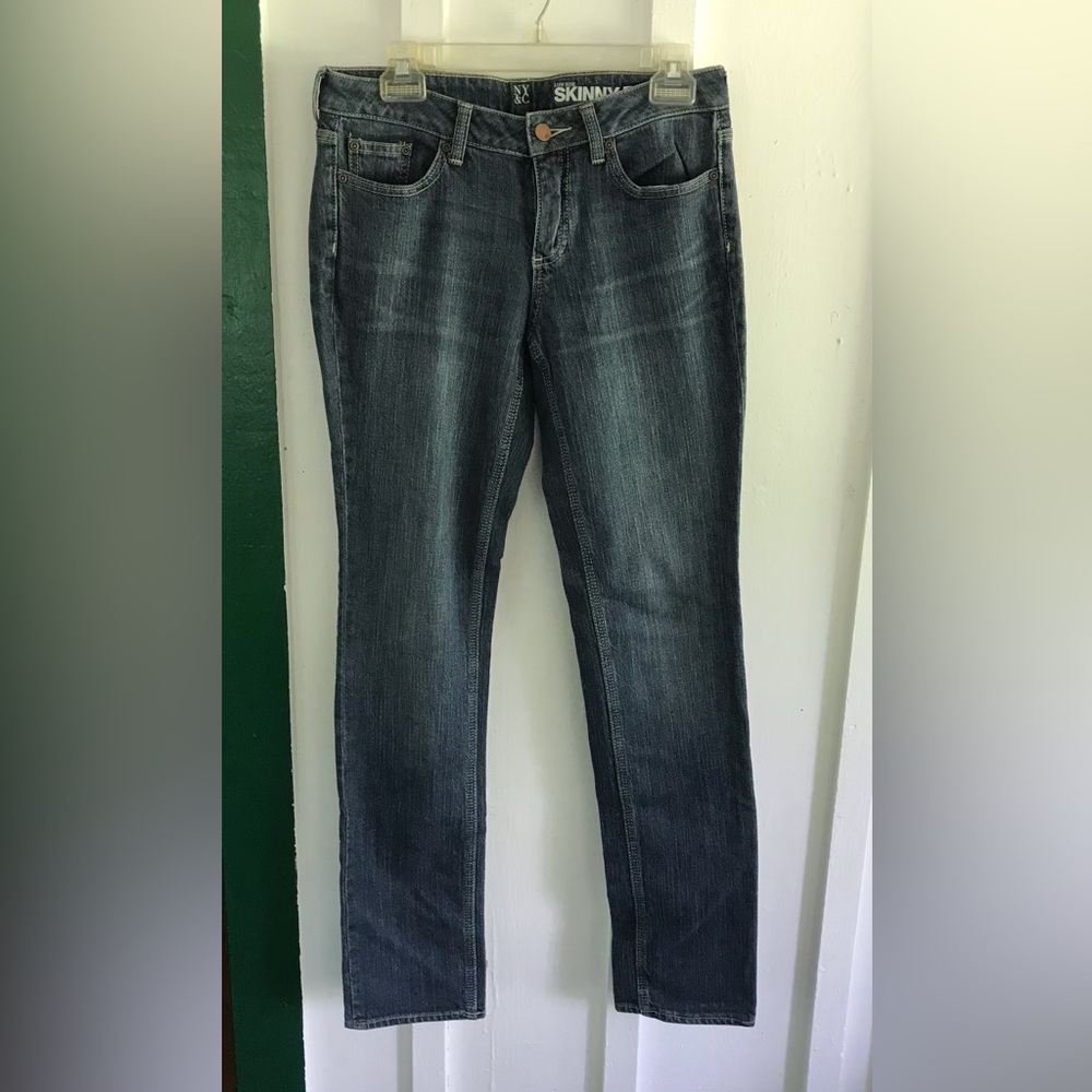 NY&C LOW RISE SKINNY CURVY JEANS.  SIZE 6